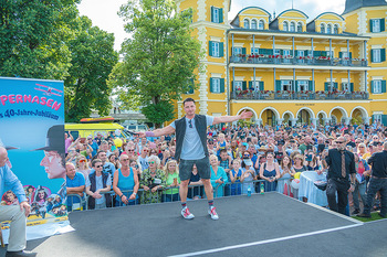 40 Jahre Supernasen - Velden, Kärnten - Fr 17.06.2022 - Andreas GABALIER live auf der Bühne, Fans, Volks-Rock´n´Rolle110