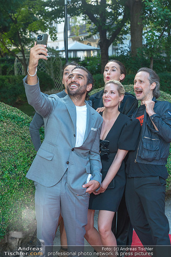 Kinopremiere Liebesdings - Palais Coburg und Cineplexx Millennium City - Di 05.07.2022 - Michael OSTROWSKI, Elyas M´BAREK, Lucie HEINZE, Peri BAUMEISTER48