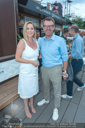 Hill Lounge Opening - Rathausplatz, Wien - Di 05.07.2022 - Johanna SETZER, Ronald GOLLATZ2
