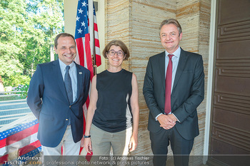 Independence Day Party - Residenz der US-Botschaft, Wien - Mi 06.07.2022 - Philipp BODZENTA mit Ehefrau Anni, Gerald GERSTBAUER2