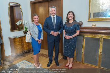 Independence Day Party - Residenz der US-Botschaft, Wien - Mi 06.07.2022 - Karl NEHAMMER mit Ehefrau Katharina, Victoria Reggie KENNEDY39