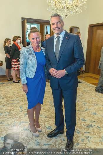 Independence Day Party - Residenz der US-Botschaft, Wien - Mi 06.07.2022 - Karl NEHAMMER mit Ehefrau Katharina48