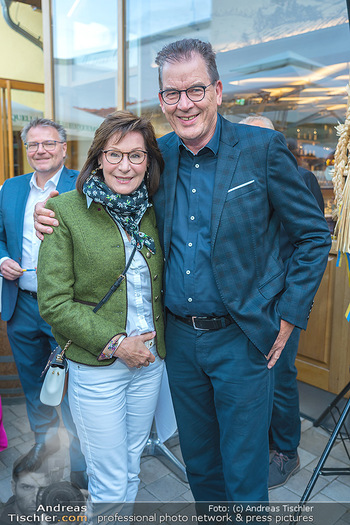 Ausg´steckt is - Heuriger Ott, Hagenbrunn - Do 07.07.2022 - Gerd MÜLLER mit Ehefrau Gertie MÜLLER-HOORENS48