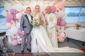 Hochzeit Heimo und Beatrice Turin - Admiral Tegetthoff, Wien - Sa 09.07.2022 - die gerührte Braut Beatrice (KÖRMER) TURIN, Toni FABER70
