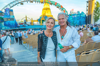 Premiere Der König und ich - Seebühne Mörbisch - Do 14.07.2022 - Waterloo Hansi KREUZMAYR mit Ehefrau Andrea60