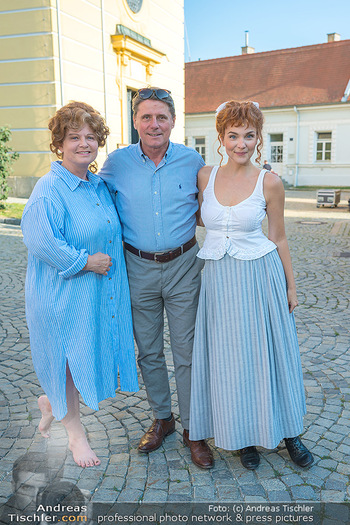 Premiere ´Der Floh im Ohr´ - Stockerau - Do 28.07.2022 - Barbara KAUDELKA, Christian SPATZEK mit Schwester Andrea5