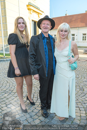 Premiere ´Der Floh im Ohr´ - Stockerau - Do 28.07.2022 - Gernot KRANNER mit Tochter Olivia, Fiona DORNHELM22