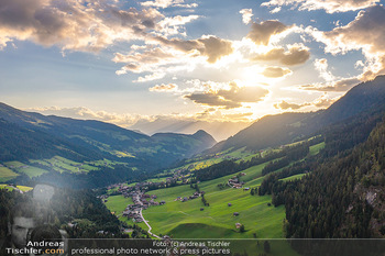 Sunset Luftbilder - Tirol - Mo 22.08.2022 - Sonnenuntergang im Alpbachtal während Europäisches Forum Alpba2