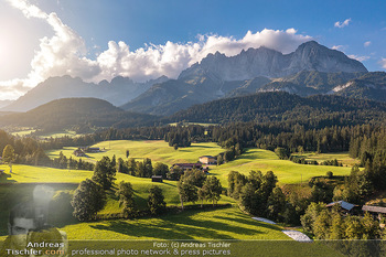 Sunset Luftbilder - Tirol - Mo 22.08.2022 - Idylle Blick auf den Wilden Wilder Kaiser Gebirgskette Tirol, sa24