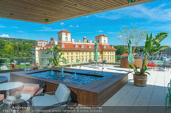 PK zu Eröffnung - Hotel Galantha, Eisenstadt - Do 01.09.2022 - Blick auf Schloss Esterhazy von der Rooftop Bar aus, Hotel Galan80