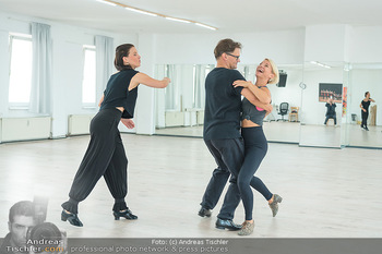 Presseshooting zu ´Die Tanzstunde´ - Privates Tanzstudio, Wien - Fr 09.09.2022 - Kristina SPRENGER, David OBERKOGLER, Conny KREUTER35