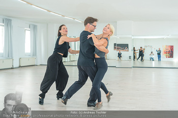 Presseshooting zu ´Die Tanzstunde´ - Privates Tanzstudio, Wien - Fr 09.09.2022 - Kristina SPRENGER, David OBERKOGLER, Conny KREUTER36