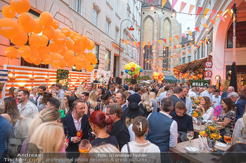 Campari Festa Italiana - Goldenes Quartier, Wien - Di 13.09.2022 - Menschenmassen, italienisches Straßenfest, Gedränge115