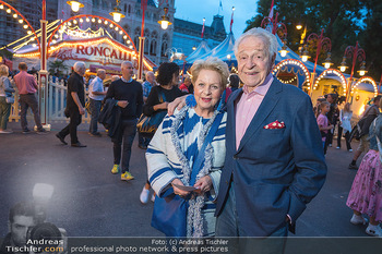 Premiere Roncalli - Zirkuszelt am Rathausplatz - Mi 14.09.2022 - Harald und Ingeborg SERAFIN55