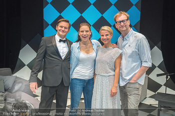Bühnenfotos Die Tanzstunde - Stadttheater Berndorf - Mi 28.09.2022 - David OBERKOGLER, Alexander JAGSCH, Conny KREUTER, Kristina SPRE141
