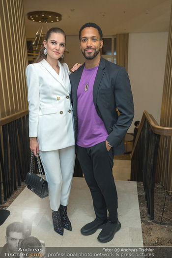 LOOK Spa Awards - Ritz Carlton Vienna - Do 13.10.2022 - Cesar SAMPSON mit Freundin Frederica KURTULIKOVA34