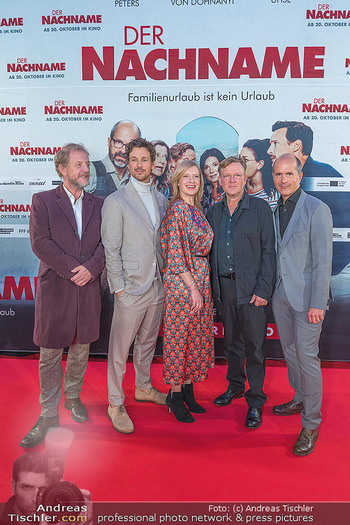 Kinopremiere ´Der Nachname´ - Cineplexx Milennium City, Wien - Mi 19.10.2022 - Gruppenfoto Cast WORTMANN, FITZ, PETERS, VON DOHNANYI, HERBST35