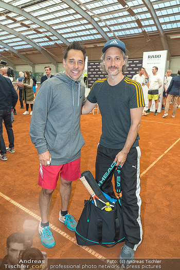 Rado Promis gegen Profis Tennis - Colony Tennisclub, Wien - So 23.10.2022 - Tricky NIKI, Michael OSTROWSKI41