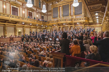 Uraufführung der Donau Symphonie - Musikverein, Wien - Do 03.11.2022 - Frank WILDHORN bekommt standing ovations vom Publikum2