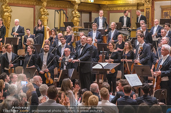 Uraufführung der Donau Symphonie - Musikverein, Wien - Do 03.11.2022 - Frank WILDHORN bekommt standing ovations vom Publikum5