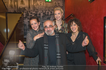 Premiere ´Des Bullis Kern´ - Kabarett Simpl, Wien - Di 08.11.2022 - Katharina DORIAN, Jennifer FRANKL, Ariana SCHIRASI-FARD, Michael11