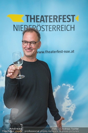 Theaterfest NÖ come-together - Weingut Heuriger Muth - Mo 21.11.2022 - Christian DOLEZAL (Portrait)63