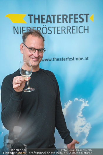 Theaterfest NÖ come-together - Weingut Heuriger Muth - Mo 21.11.2022 - Christian DOLEZAL (Portrait)64
