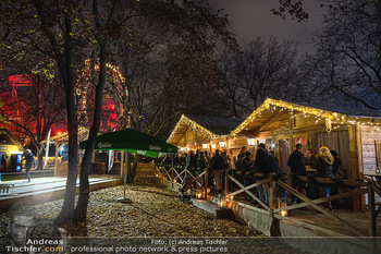 Eröffnung - Wiener Alm, Wien - Mi 23.11.2022 - Wiener Alm Hütte mit Riesenrad, beleuchtet, Weihnachtsstimmung,15