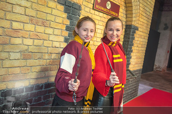 Harry Potter Ausstellungseröffnung - Metastadt, Wien - Do 15.12.2022 - Missy MAY mit Tochter Marie15