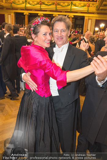 Philharmonikerball - Musikverein, Wien - Do 19.01.2023 - Tobias und Julia MORETTI beim Tanzen197