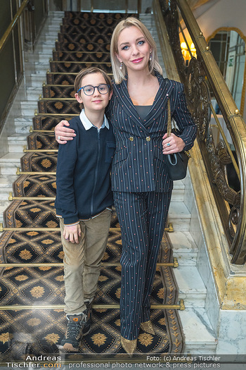 Couture Salon - Hotel Bristol, Wien - Do 26.01.2023 - Lidia BAICH mit Sohn Theodor46