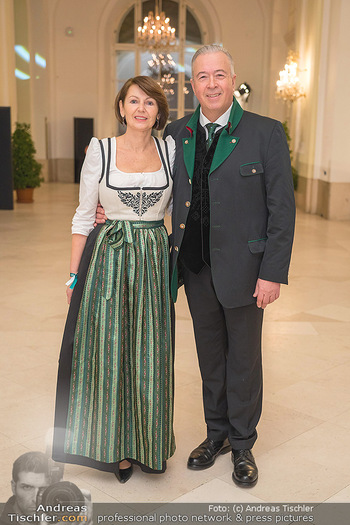 Jägerball - Hofburg, Wien - Mo 30.01.2023 - Herbert LIPPERT mit Ehefrau Gabi Gabriele72