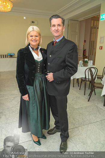 Jägerball - Hofburg, Wien - Mo 30.01.2023 - Klaudia TANNER mit Ehemann Martin79