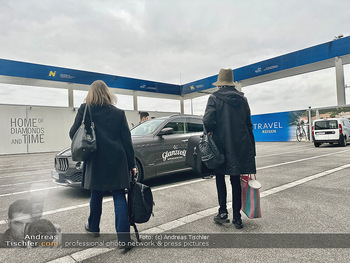 Jane Fonda Ankunft - Flughafen VIP Terminal - Mo 13.02.2023 - Jane FONDA, fotoscheu, Handyfoto14