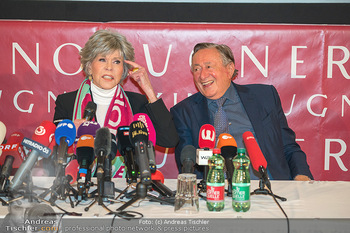 Jane Fonda PK und Autogrammstunde - Lugner City, Wien - Mi 15.02.2023 - Jane FONDA, Richard LUGNER30
