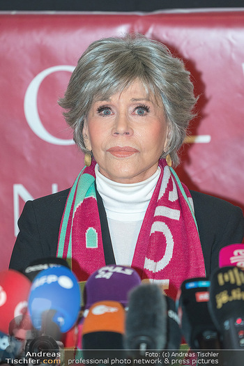 Jane Fonda PK und Autogrammstunde - Lugner City, Wien - Mi 15.02.2023 - Jane FONDA (Portrait)34