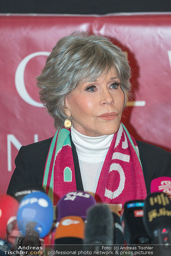 Jane Fonda PK und Autogrammstunde - Lugner City, Wien - Mi 15.02.2023 - Jane FONDA (Portrait)35