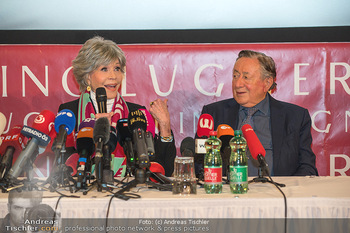 Jane Fonda PK und Autogrammstunde - Lugner City, Wien - Mi 15.02.2023 - Jane FONDA, Richard LUGNER37