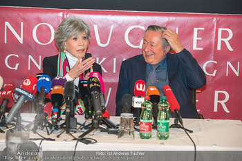Jane Fonda PK und Autogrammstunde - Lugner City, Wien - Mi 15.02.2023 - Jane FONDA, Richard LUGNER40