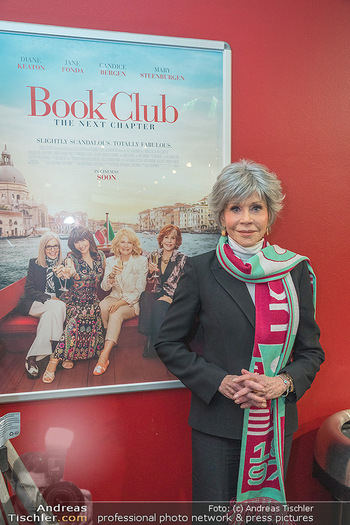 Jane Fonda PK und Autogrammstunde - Lugner City, Wien - Mi 15.02.2023 - Jane FONDA (backstage)57