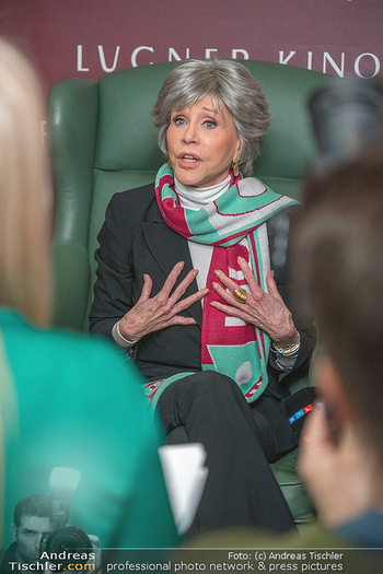 Jane Fonda PK und Autogrammstunde - Lugner City, Wien - Mi 15.02.2023 - Jane FONDA (backstage)69