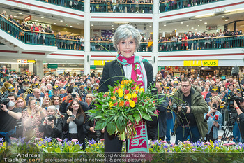 Jane Fonda PK und Autogrammstunde - Lugner City, Wien - Mi 15.02.2023 - Jane FONDA95