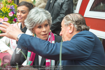 Jane Fonda PK und Autogrammstunde - Lugner City, Wien - Mi 15.02.2023 - 108