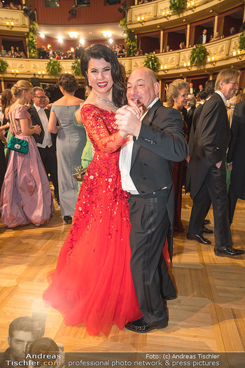 Opernball 2023 - Staatsoper, Wien - Do 16.02.2023 - Zoryana KUSHPLER mit Ehemann Mikhail BRON200