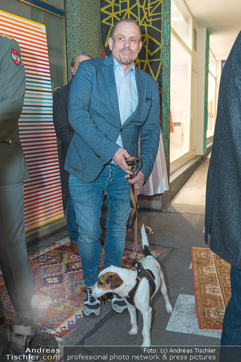 Charity Empfang - Boutique Atil Kutoglu - Mi 22.02.2023 - Gery KESZLER mit Hund Aron2