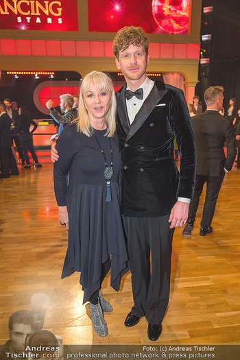 Dancing Stars Staffelauftakt - ORF Zentrum, Wien - Sa 04.03.2023 - Lucas FENDRICH mit Mutter Andrea27