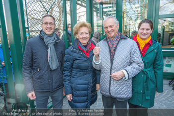 Saison Opening - Schweizerhaus - Mi 15.03.2023 - Familie Karl und Johanna KOLARIK mit Sohn Karl-Hans und Tochter 11