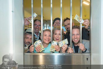 Fotoshooting zu Funny Money - ÖNB Österreichische Nationalbank, Wien - Mi 22.03.2023 - Ensemble um Kristina SPRENGER im Tresorraum6
