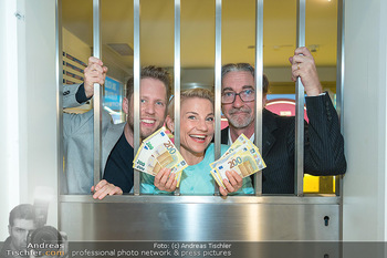 Fotoshooting zu Funny Money - ÖNB Österreichische Nationalbank, Wien - Mi 22.03.2023 - Marcus FREISTÄTTER, Kristina SPRENGER, Hubert WOLF9