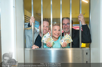 Fotoshooting zu Funny Money - ÖNB Österreichische Nationalbank, Wien - Mi 22.03.2023 - Marcus FREISTÄTTER, Kristina SPRENGER, Hubert WOLF10